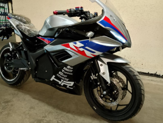 Электромотоцикл BMW RR rest